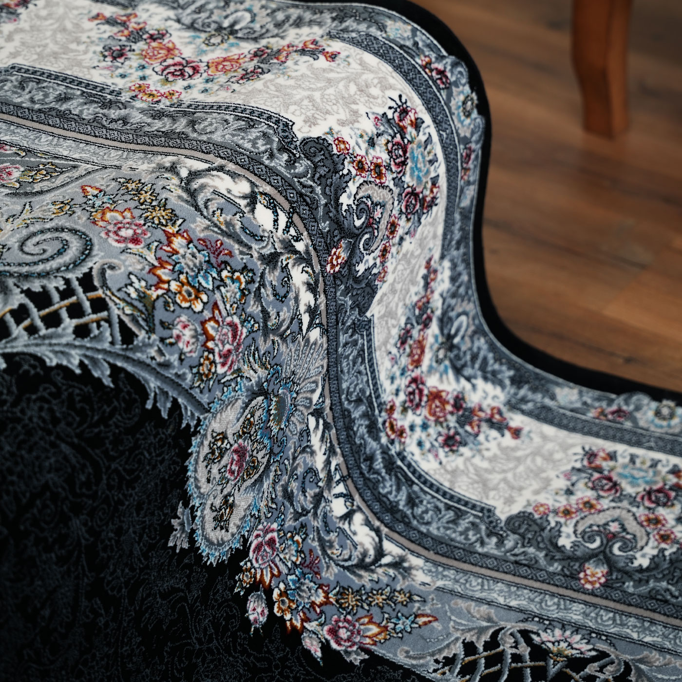 فرش ماشینی 700 شانه تراکم 2550 طرح ژاکلین سرمه ای