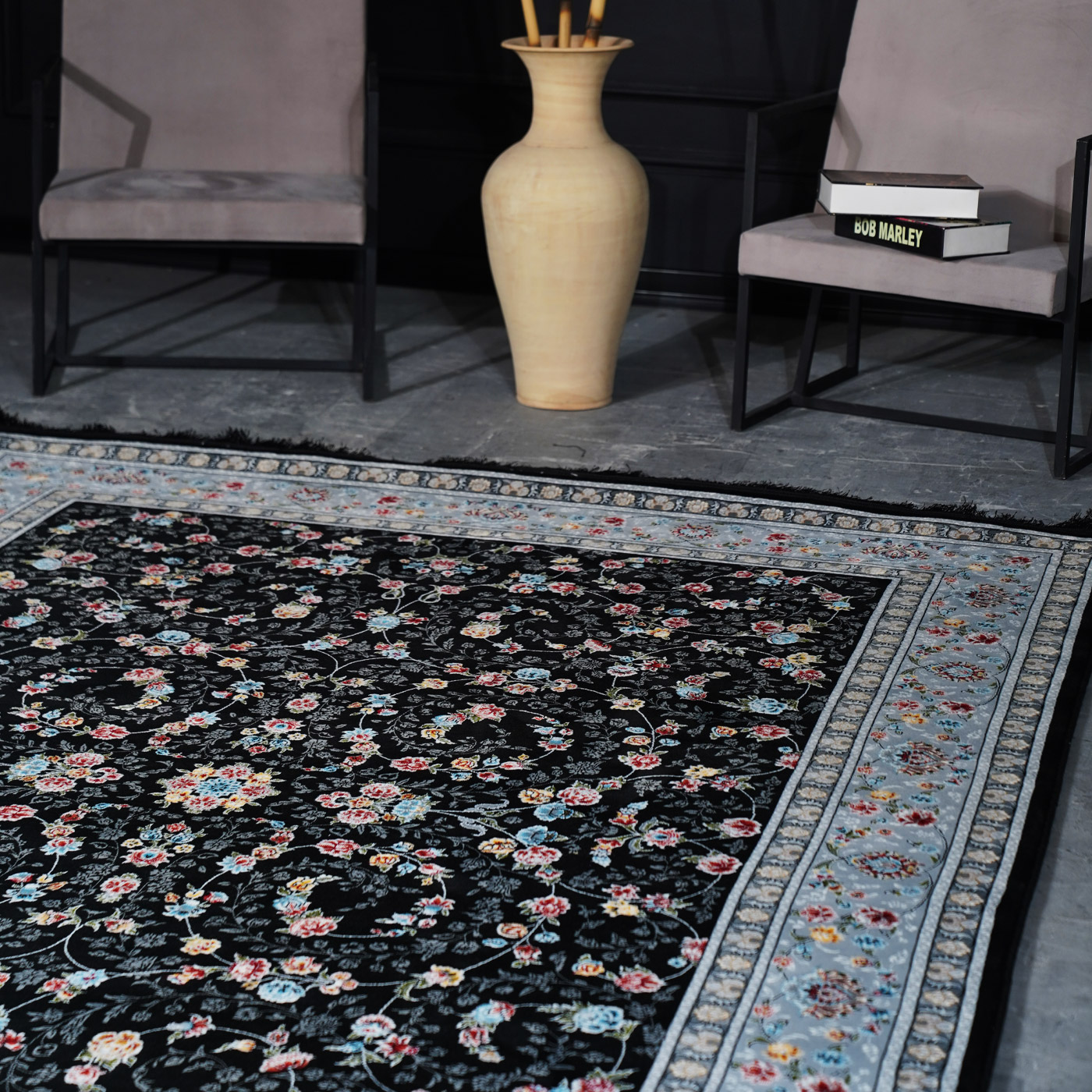 فرش ماشینی 700 شانه تراکم 2550 طرح زیبا سرمه ای