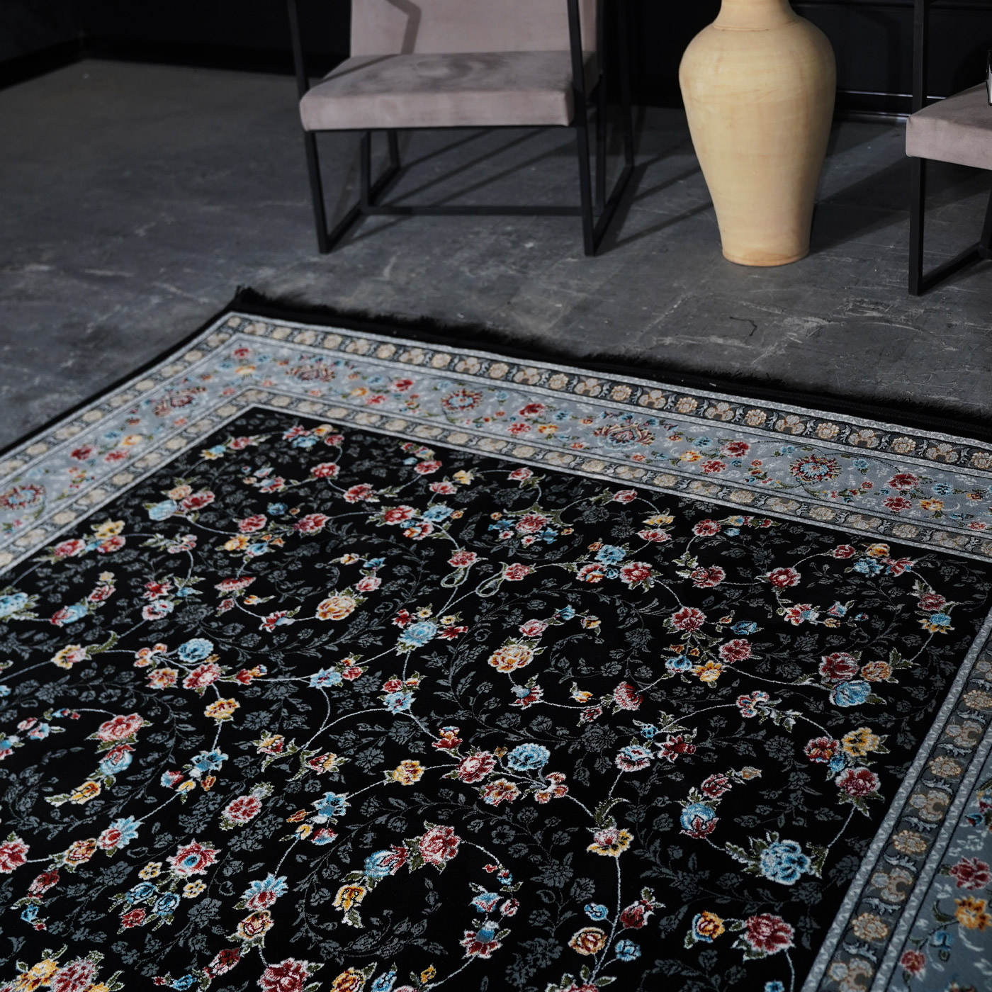 فرش ماشینی 700 شانه تراکم 2550 طرح زیبا سرمه ای