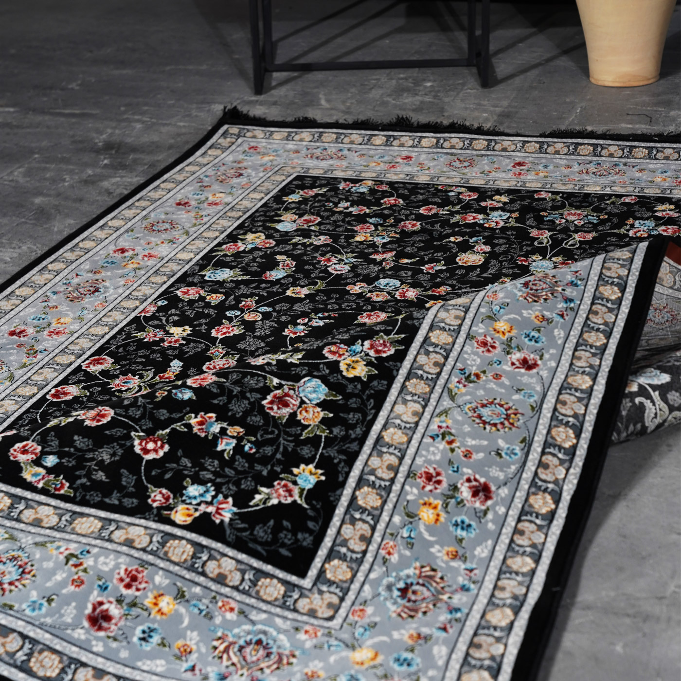 فرش ماشینی 700 شانه تراکم 2550 طرح زیبا سرمه ای