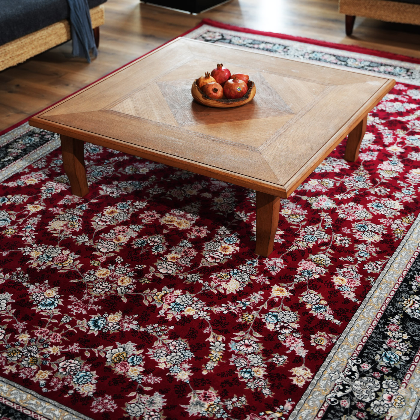 فرش ماشینی 700 شانه تراکم 2550 طرح ژینوس روناسی حاشیه سرمه ای