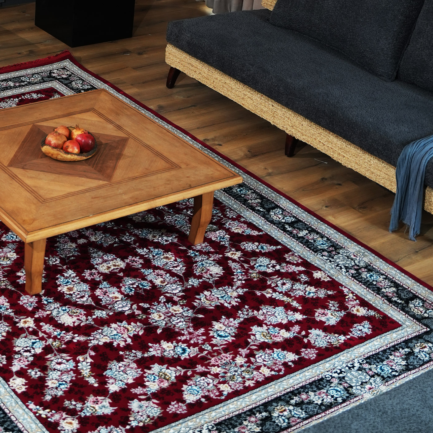 فرش ماشینی 700 شانه تراکم 2550 طرح ژینوس روناسی حاشیه سرمه ای