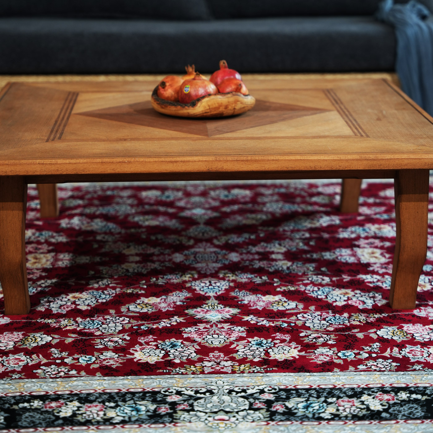 فرش ماشینی 700 شانه تراکم 2550 طرح ژینوس روناسی حاشیه سرمه ای