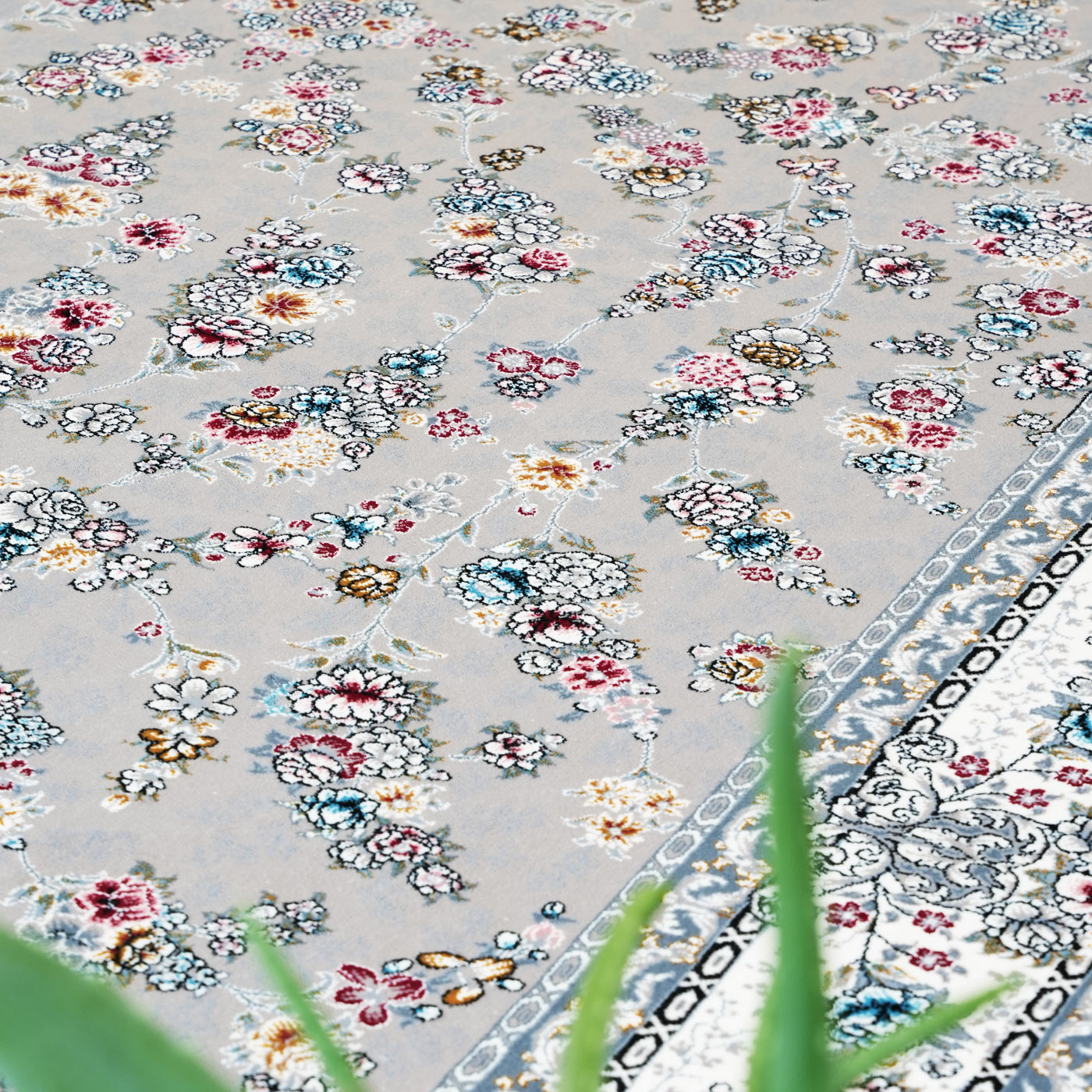 فرش ماشینی ۷۰۰ شانه تراکم ۲۵۵۰ طرح ژینوس ترمه‌ ای