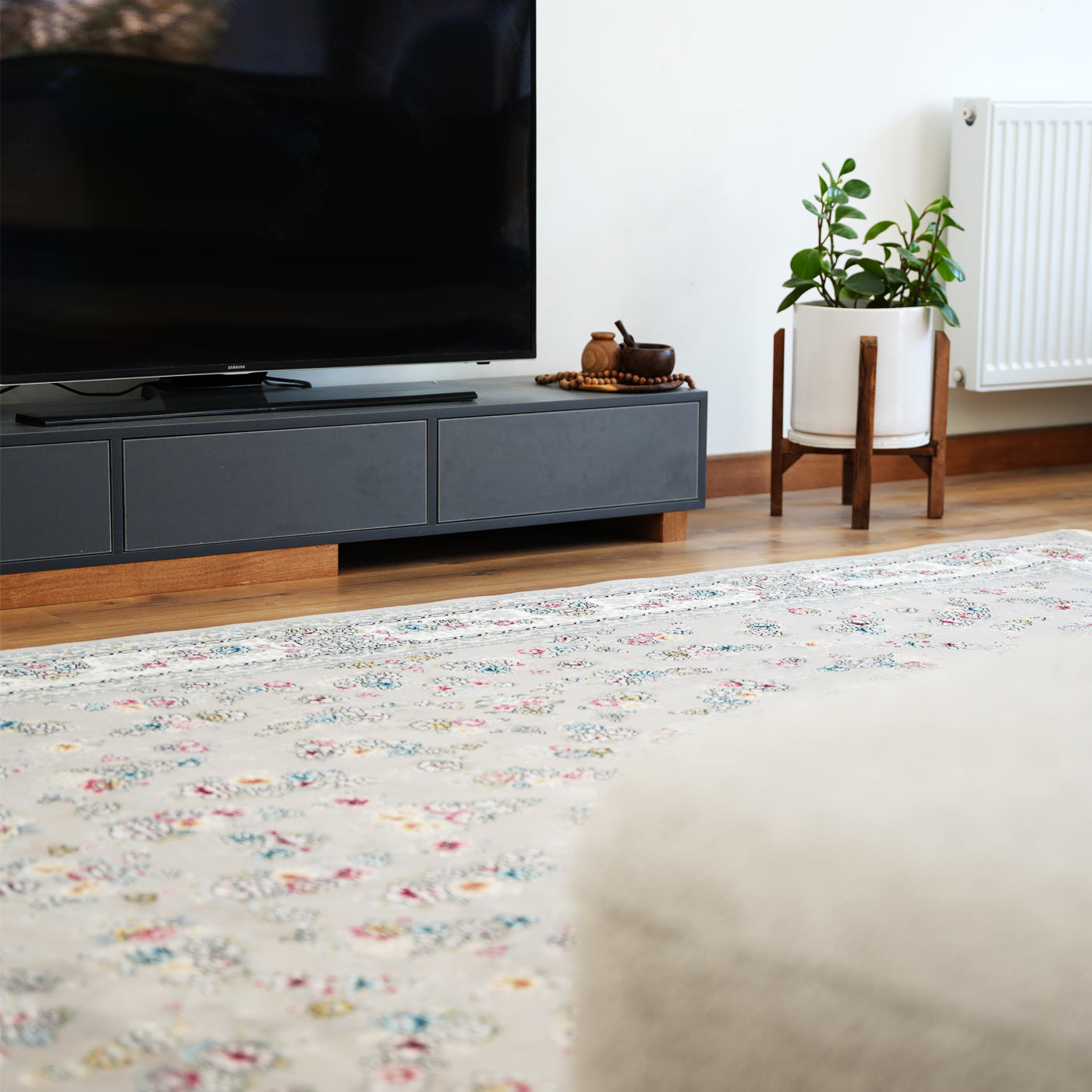 فرش ماشینی ۷۰۰ شانه تراکم ۲۵۵۰ طرح ژینوس ترمه‌ ای