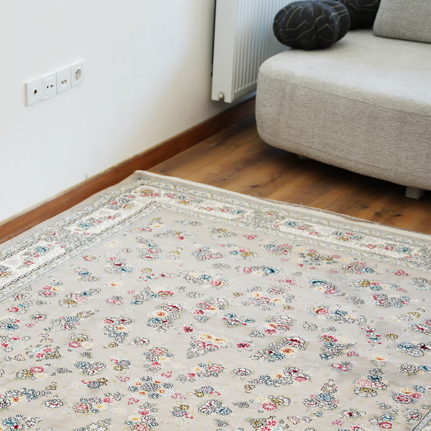 فرش ماشینی ۷۰۰ شانه تراکم ۲۵۵۰ طرح ژینوس ترمه‌ ای