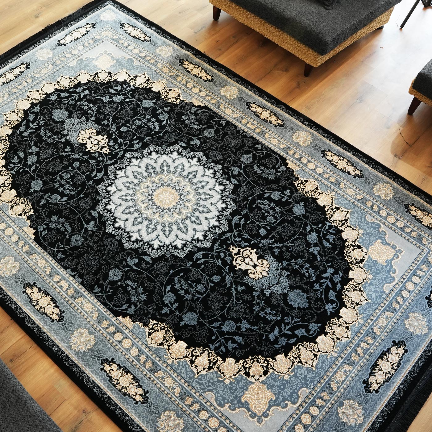 فرش ماشینی 700 شانه تراکم 2550 طرح آنیسا سرمه ای