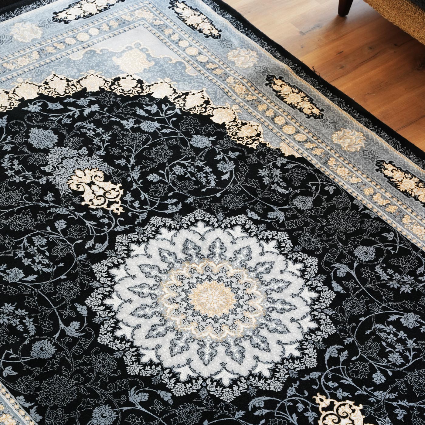 فرش ماشینی 700 شانه تراکم 2550 طرح آنیسا سرمه ای