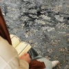فرش ماشینی 700 شانه تراکم 2550 طرح سپیده سرمه ای